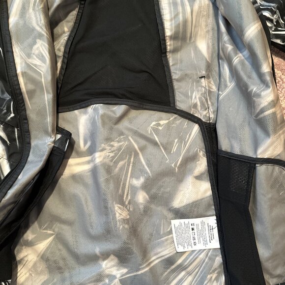 Nike Shield Flash Reflective Running Jacket Steet Sleek Techwear - Picture 9 of 10